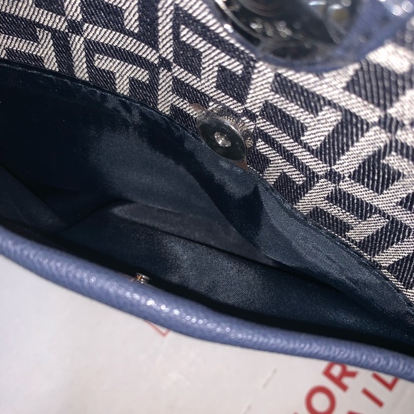 Hilfiger Shoulder Bag - Picture 6 of 8